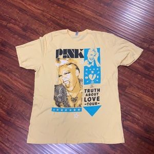 2013 PINK The Truth About Love Tour T-Shirt Size L